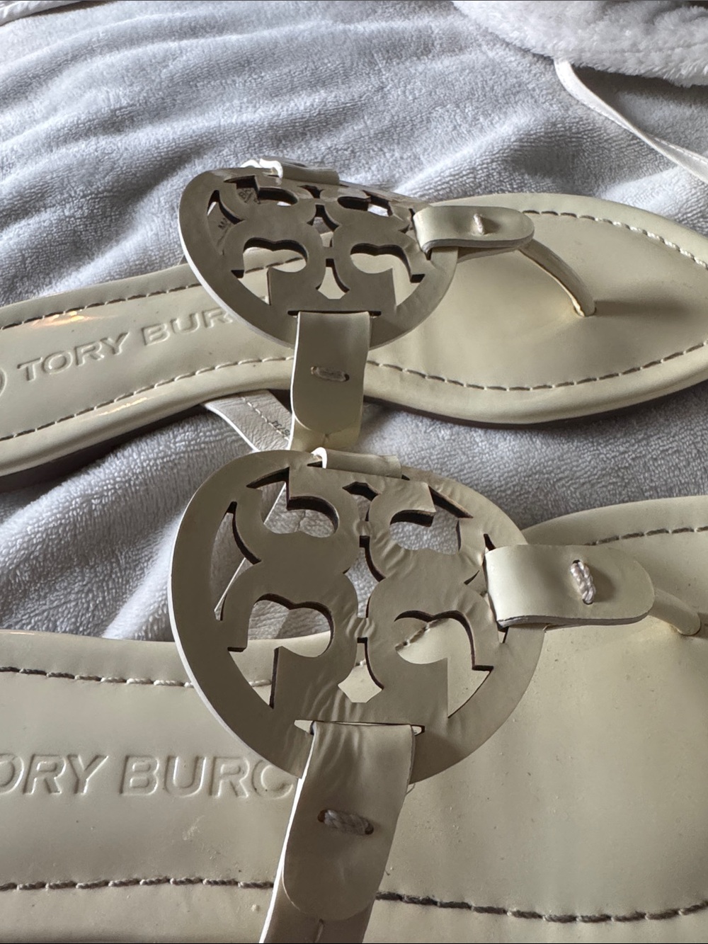 Tory Burch Patent Logo Thong Sandals in Off-White - Picture 6 of 6